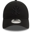 schwarze-verstellbare-curved-cap-mit-schwarzem-logo-9twenty-washed-der-new-york-yankees-mlb-von-new-era