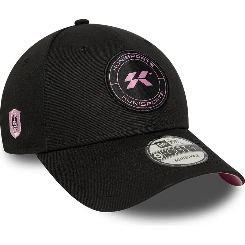 svart-bojd-justerbar-keps-9forty-core-fran-kunisports-kings-league-av-new-era