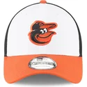 weisse-schwarze-und-orangefarbene-verstellbare-curved-cap-9forty-the-league-der-baltimore-orioles-mlb-von-new-era