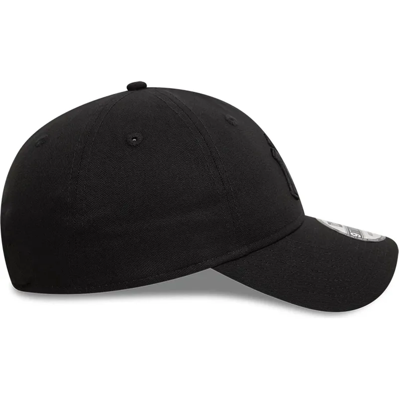cap-zaoblena-black-adjustable-strap-9twenty-league-essential-new-york-yankees-mlb-new-era
