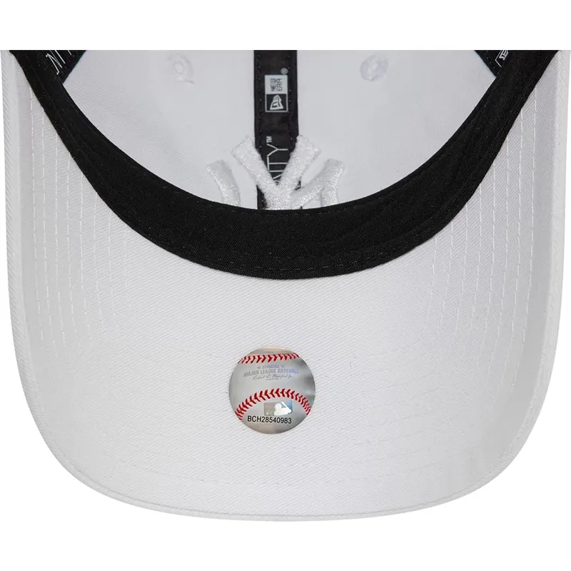 weisse-verstellbare-curved-cap-mit-weissem-logo-9twenty-league-essential-der-new-york-yankees-mlb-von-new-era