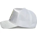vit-truckerkeps-hjort-legendary-wait-for-it-the-farm-total-whiteout-fran-goorin-bros