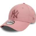 verstellbare-rosa-kappe-mit-gebogenem-schirm-und-rosa-logo-9forty-league-essential-der-new-york-yankees-mlb-von-new-era
