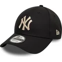 new-era-curved-brim-9forty-league-essential-new-york-yankees-mlb-black-adjustable-cap-with-beige-logo