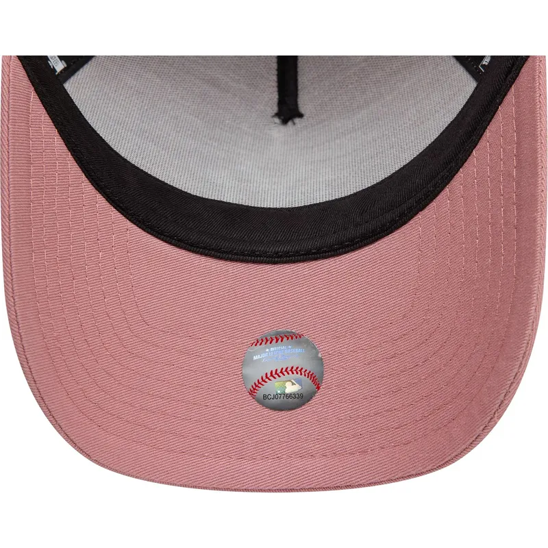 cepice-zaoblena-ruzova-snapback-9forty-a-frame-league-essential-new-york-yankees-mlb-new-era