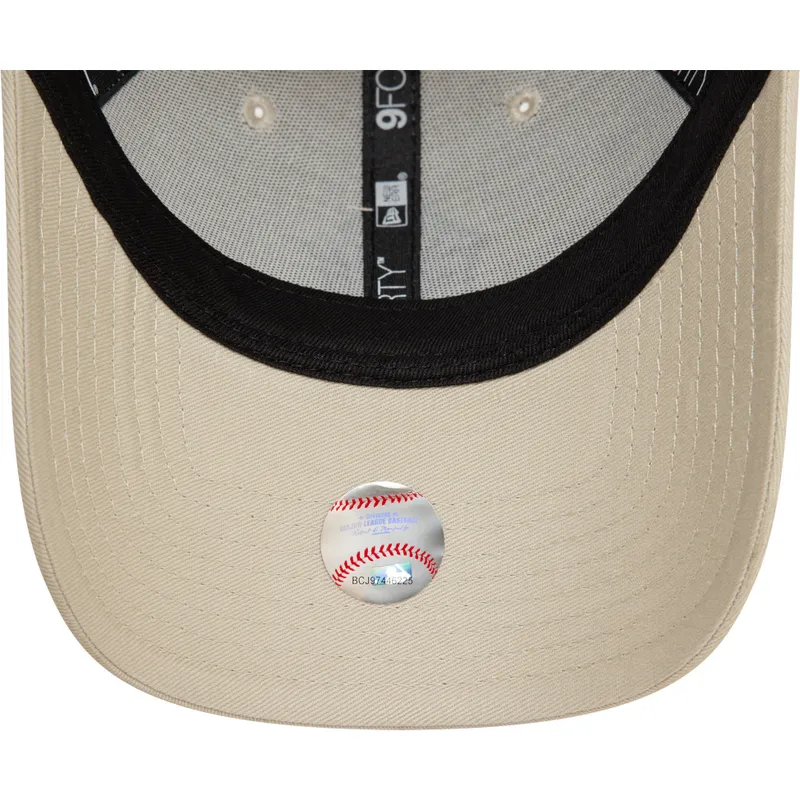 cepice-zaoblena-bezova-nastavitelny-pasek-9forty-team-outline-new-york-yankees-mlb-new-era