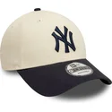 gebogene-beige-und-marineblaue-verstellbare-kappe-9forty-colour-block-der-new-york-yankees-mlb-von-new-era
