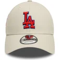 beige-verstellbare-curved-cap-mit-rotem-logo-9forty-side-patch-der-los-angeles-dodgers-mlb-von-new-era
