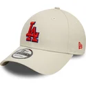 beige-justerbar-bojd-keps-med-rod-logotyp-9forty-side-patch-los-angeles-dodgers-mlb-fran-new-era