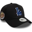 schwarze-snapback-cap-mit-gebogenem-schirm-und-blauem-logo-9forty-a-frame-world-series-patch-der-los-angeles-dodgers-mlb-von-new