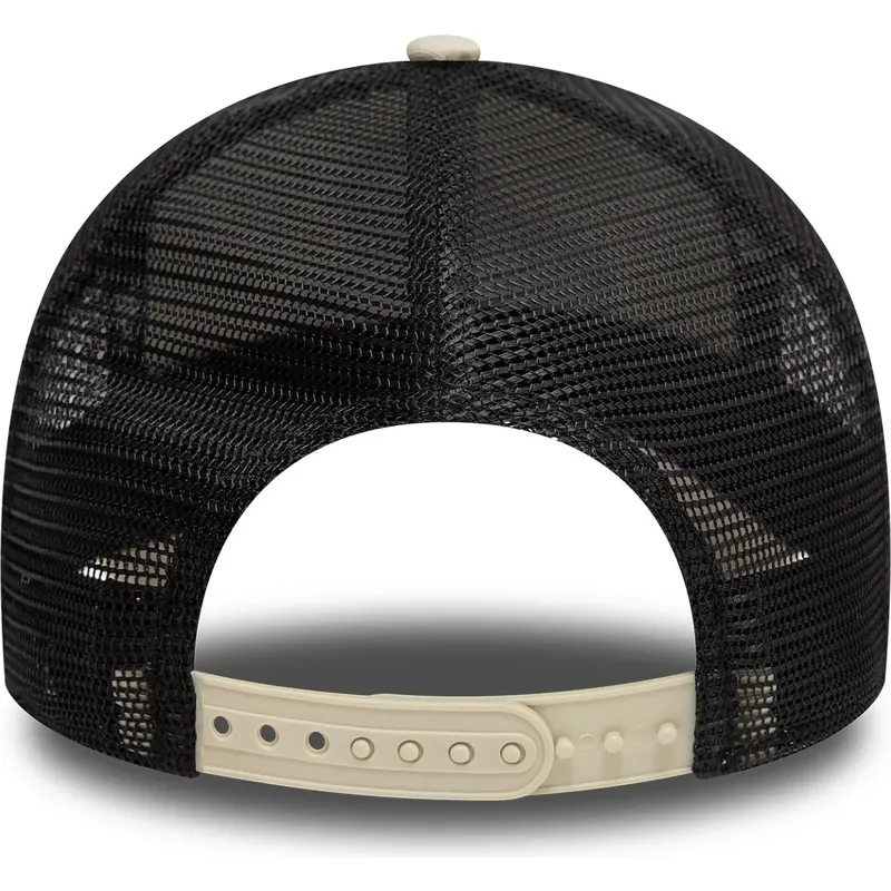 cepice-zaoblena-cerna-snapback-9forty-a-frame-outdoor-patch-new-era