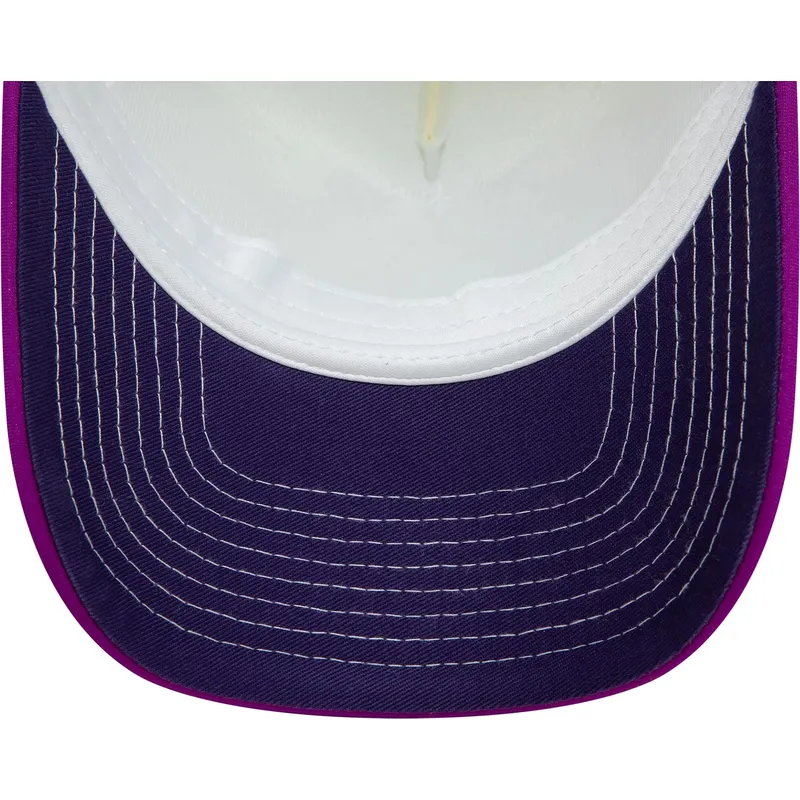 beige-und-violette-trucker-kappe-9forty-a-frame-graphic-stand-tall-talk-small-play-ball-von-new-era