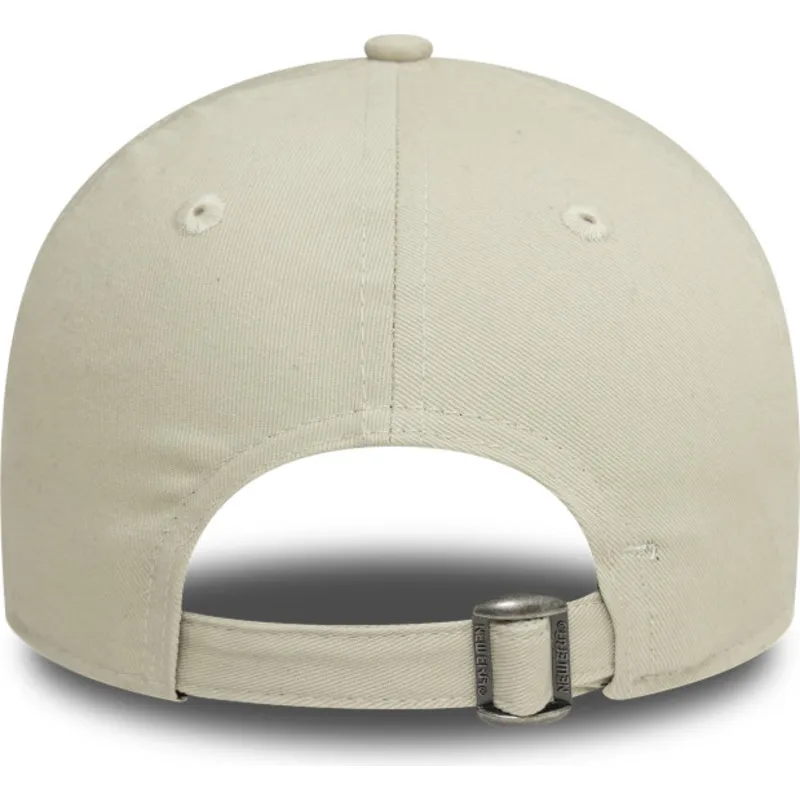 beige-justerbar-bojd-keps-for-kvinnor-9twenty-flame-visor-fran-new-era