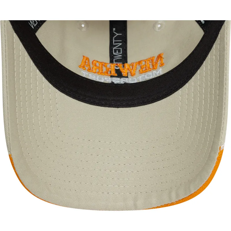 beige-justerbar-bojd-keps-for-kvinnor-9twenty-flame-visor-fran-new-era