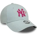 hellblaue-gebogene-verstellbare-damenkappe-mit-rosa-logo-9forty-denim-icon-heart-der-new-york-yankees-mlb-von-new-era