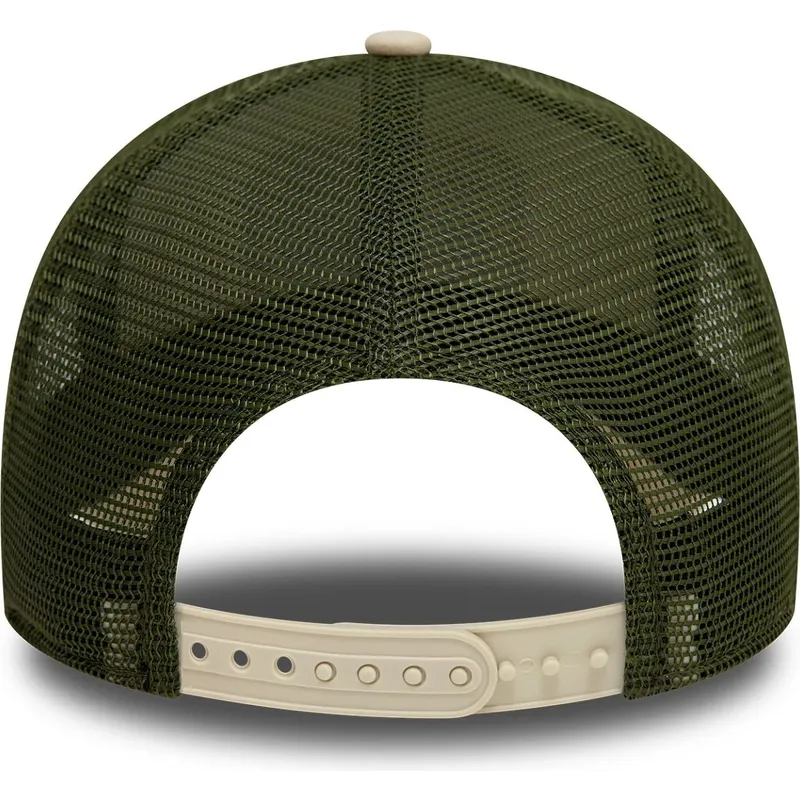 beige-grune-9forty-a-frame-patch-trucker-cap-von-new-era