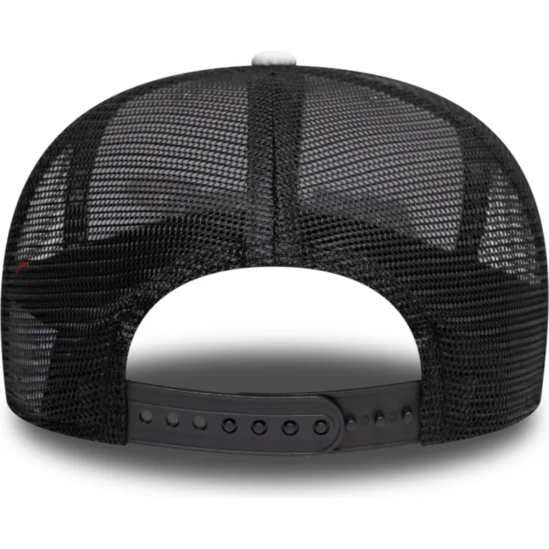 weisse-und-schwarze-flache-trucker-kappe-snapback-9fifty-checkered-visor-von-mclaren-racing-formula-1-von-new-era