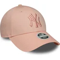 rosa-verstellbare-curved-cap-fur-damen-mit-rosa-logo-9forty-league-essential-der-new-york-yankees-mlb-von-new-era