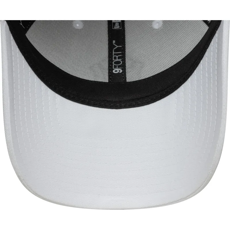 cap-zaoblena-white-adjustable-strap-9forty-outline-new-york-yankees-mlb-new-era cap-zaoblena-white-adjustable-strap-9forty-outline-new-york-yankees-mlb-new-era