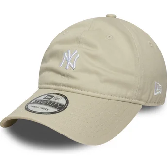 Beige justerbar böjd keps 9TWENTY Mini Logo New York Yankees MLB från New Era