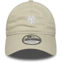 beige-verstellbare-curved-cap-9twenty-mini-logo-der-new-york-yankees-mlb-von-new-era