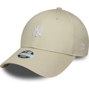 Beige justerbar böjd keps för kvinnor 9FORTY Mini Logo New York Yankees MLB från New Era