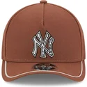 cap-zaoblena-brown-snapback-9forty-m-crown-a-frame-motorsport-new-york-yankees-mlb-new-era