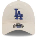 beige-verstellbare-curved-cap-mit-blauem-logo-9twenty-linen-spring-training-fan-pack-2025-der-los-angeles-dodgers-mlb-von-new-er