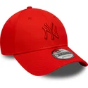 verstellbare-rote-kappe-mit-gebogenem-schirm-und-rotem-logo-9forty-colour-pack-der-new-york-yankees-mlb-von-new-era