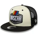 beige-und-schwarze-9fifty-classics-nascar-logo-trucker-cap-von-new-era