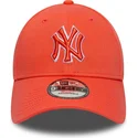 verstellbare-orangefarbene-kappe-mit-gebogenem-schirm-und-orangefarbenem-logo-9forty-team-outline-der-new-york-yankees-mlb-von-n