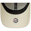 beige-verstellbare-kappe-mit-gebogenem-schirm-und-gelbem-logo-9forty-floral-icon-der-new-york-yankees-mlb-von-new-era