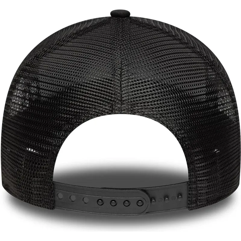 cepice-zaoblena-cerna-snapback-a-frame-oval-distress-patch-new-era