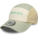 verstellbare-beige-und-grune-gebogene-kappe-runner-tech-von-new-era