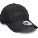 schwarze-verstellbare-gebogene-kappe-runner-tech-von-new-era