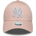 rosa-verstellbare-curved-cap-fur-damen-mit-weissem-logo-9forty-league-essential-der-new-york-yankees-mlb-von-new-era