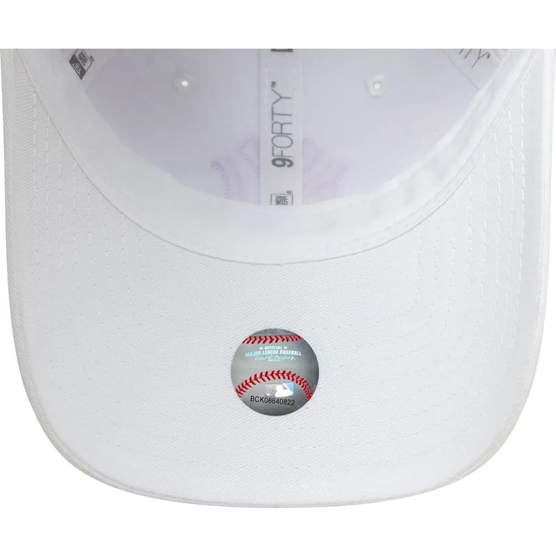 weisse-verstellbare-curved-cap-fur-damen-mit-violettem-logo-9forty-league-essential-der-new-york-yankees-mlb-von-new-era