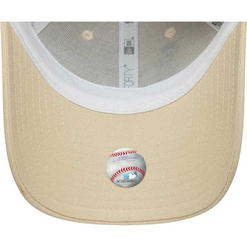 justerbar-beige-bojd-keps-for-kvinnor-9forty-beaded-new-york-yankees-mlb-fran-new-era