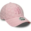 verstellbare-rosa-damenkappe-mit-gebogenem-schirm-9forty-floral-towelling-der-new-york-yankees-mlb-von-new-era