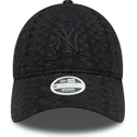 schwarze-verstellbare-damen-cap-mit-gebogenem-schirm-und-schwarzem-9twenty-new-york-yankees-mlb-logo-von-new-era