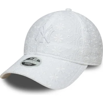 Verstellbare weiße Damenkappe mit gebogenem Schirm und weißem 9TWENTY Broderie-Logo der New York Yankees MLB von New Era