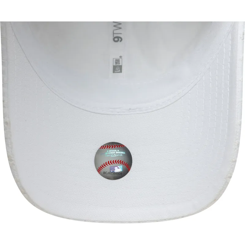 vit-justerbar-bojd-keps-for-kvinnor-med-vit-9twenty-new-york-yankees-mlb-broderad-logotyp-fran-new-era