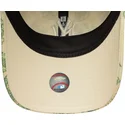 beige-verstellbare-damenkappe-9twenty-all-over-print-tropical-der-new-york-yankees-mlb-von-new-era