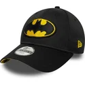 schwarze-verstellbare-kinder-cap-mit-gebogenem-schirm-9forty-all-over-print-von-batman-dc-comics-von-new-era