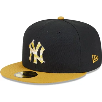 Gorra plana negra y amarilla ajustada con logo dorado...