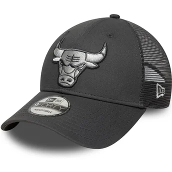 Verstellbare graue Trucker-Kappe mit grauem Logo 9FORTY der Chicago Bulls NBA von New Era