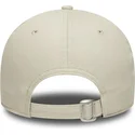 beige-und-violette-verstellbare-curved-cap-9forty-contrast-patch-der-los-angeles-lakers-nba-von-new-era