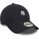 verstellbare-9twenty-navy-blaue-kappe-mit-gebogenem-schirm-und-mini-logo-der-new-york-yankees-mlb-von-new-era