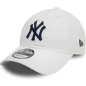 weisse-verstellbare-kappe-mit-gebogenem-schirm-und-blauem-logo-9twenty-core-classic-der-new-york-yankees-mlb-von-new-era