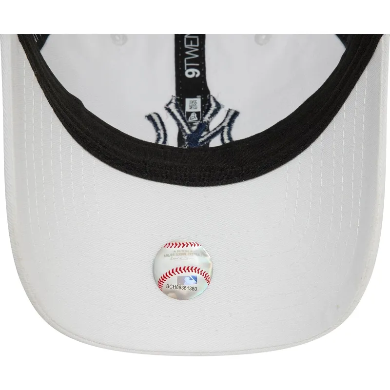 cepice-zaoblena-bila-nastavitelny-pasek-9twenty-core-classic-new-york-yankees-mlb-new-era